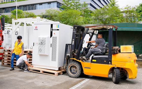 Alta tensión todo en uno AC refrigerante LiFePO4 batería 215KWh 197Kwh 179Kwh 107Kwh Certificado IEC para uso industrial y comercial